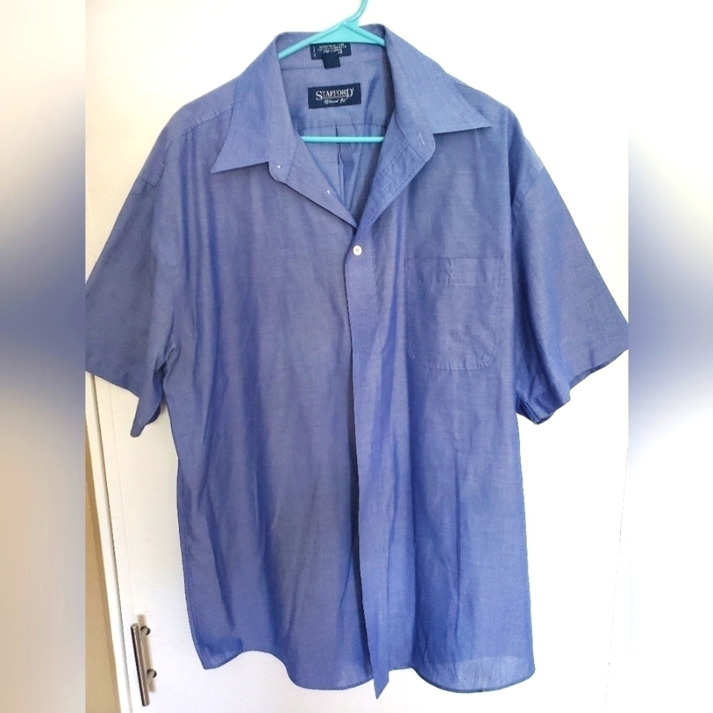 Gorgeous men's Stafford relax fit men's button down. Size 17